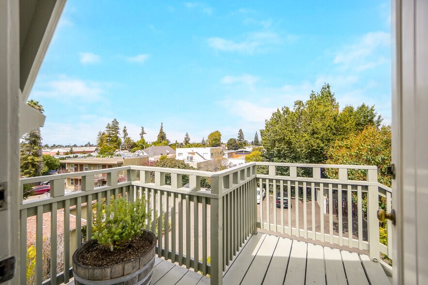 More Photos Of 742 B St, Hayward Restaurant For Sale