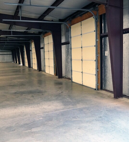 More Photos Of 150 Ayers Blvd, Belpre Light Distribution For Lease