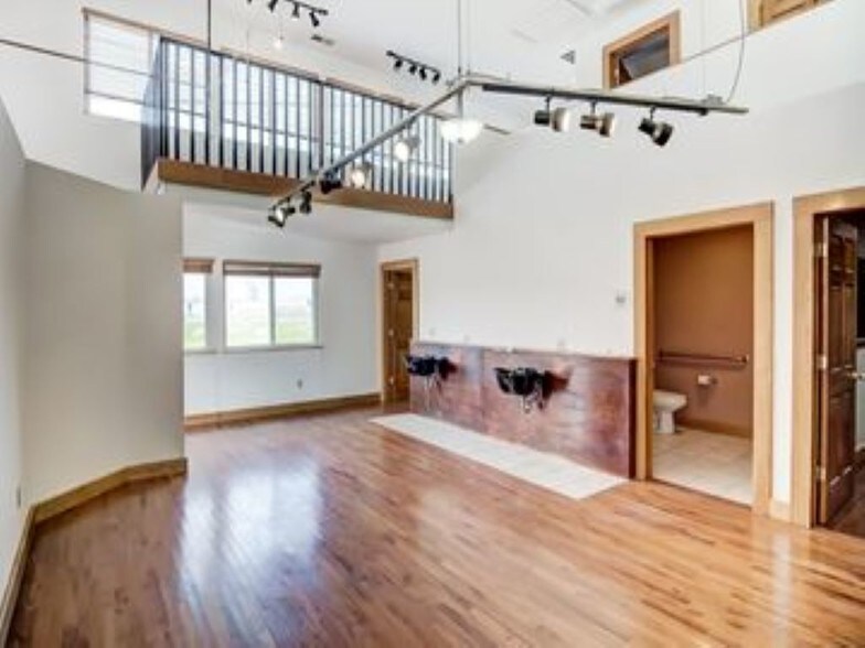 More Photos Of 1041 Shawnee Rd, Lima Freestanding For Lease