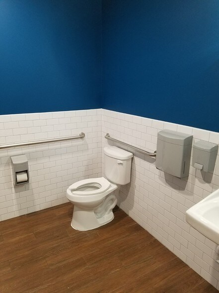 More Photos Of 7515 Oak Bluff Dr, Magnolia Office For Lease