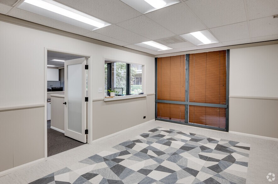 More Photos Of 17671 Irvine Blvd, Tustin Unknown For Lease