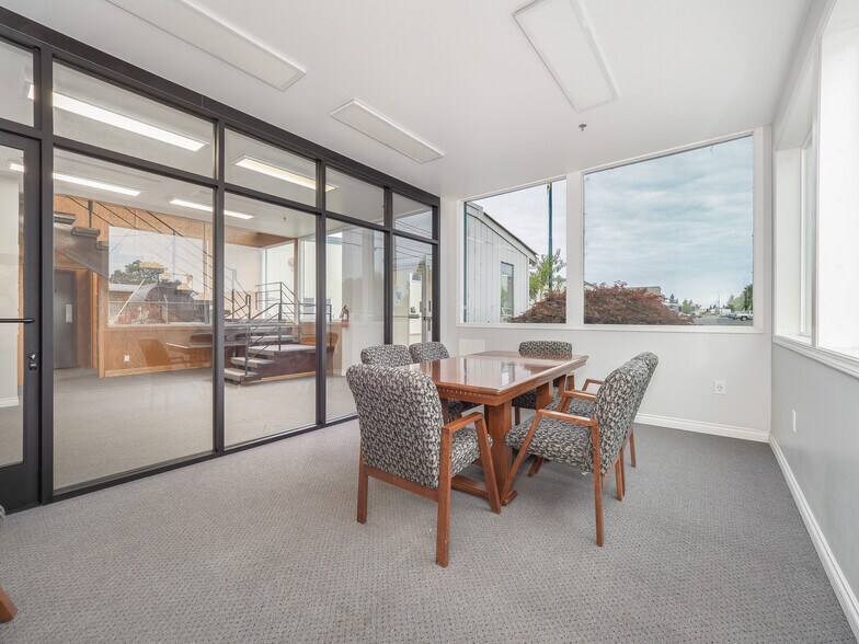 More Photos Of 630 SW Walnut St, Hillsboro Warehouse For Sale