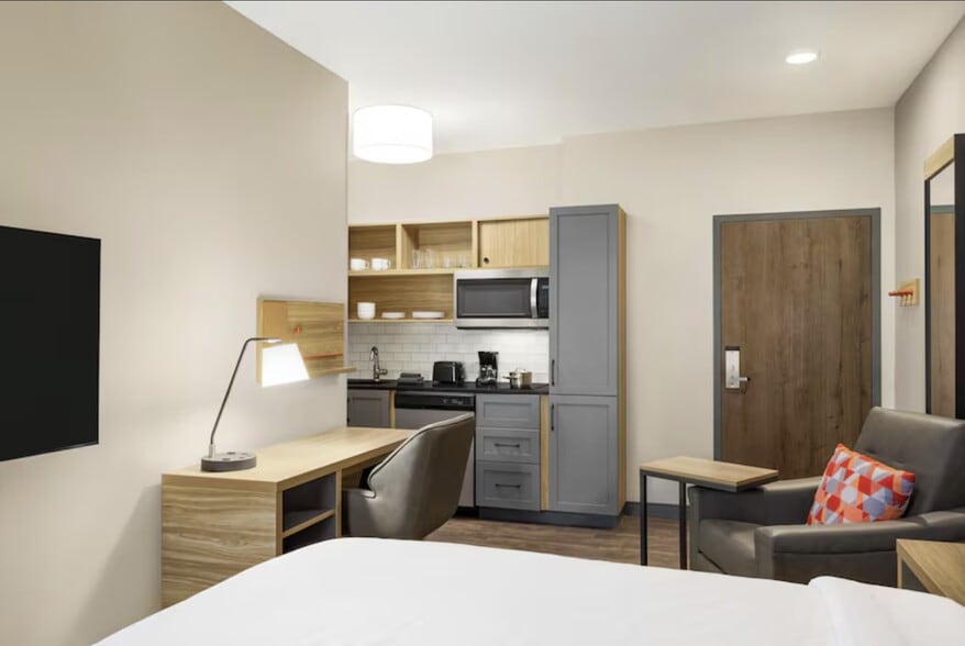 More Photos Of 14831 Military Rd S, Tukwila Hotel For Sale