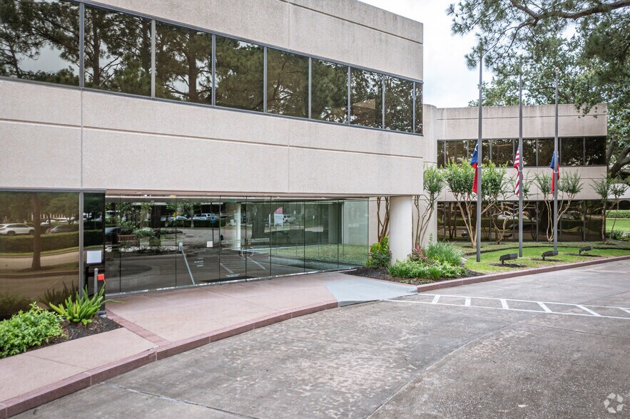 More Photos Of 14701 St. Marys Ln, Houston Unknown For Lease