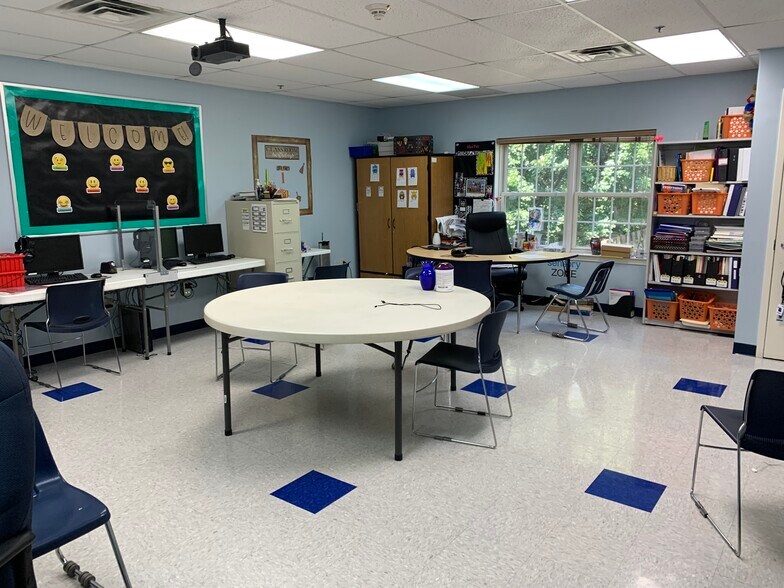 More Photos Of 3071 Bordentown Ave, Parlin Schools For Sale