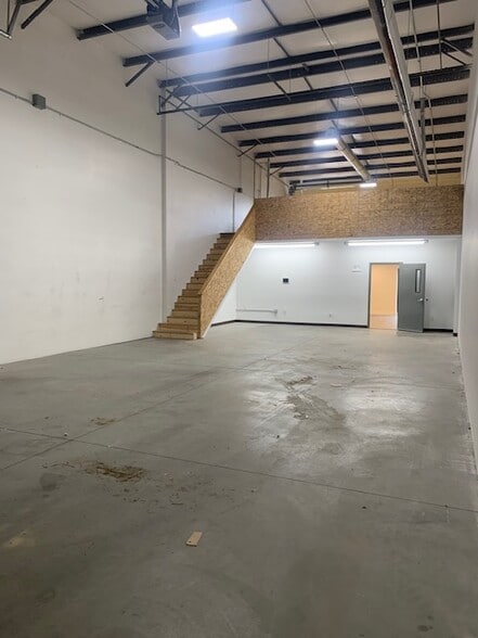 More Photos Of 332 Mountain View Dr, Johnstown Warehouse For Lease