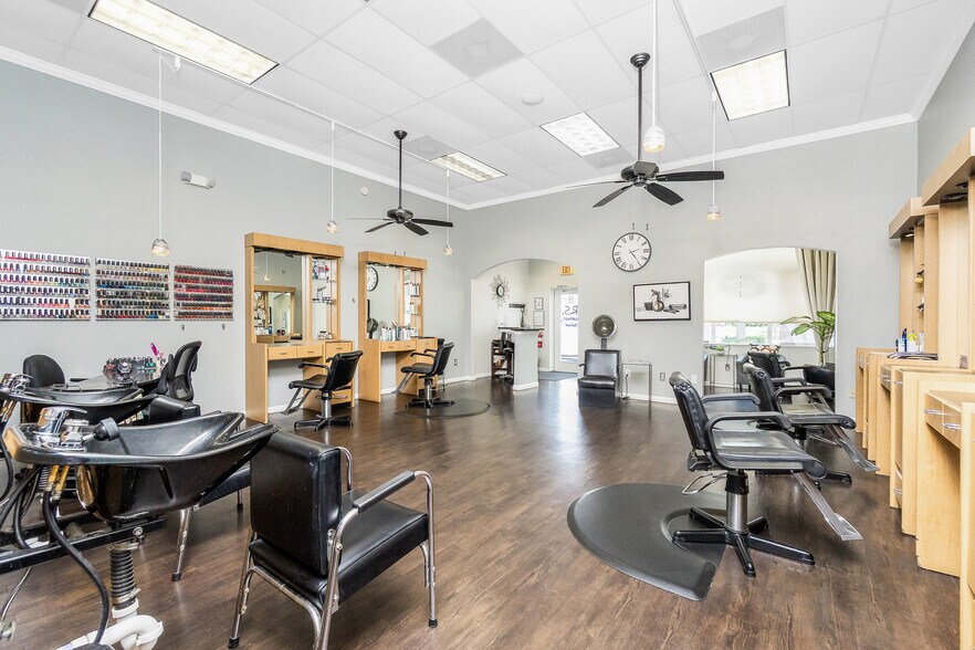 More Photos Of 20020 Veterans Blvd, Port Charlotte Office For Sale