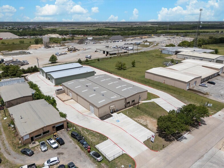 More Photos Of 1305 Industrial Dr, Royse City Warehouse For Lease