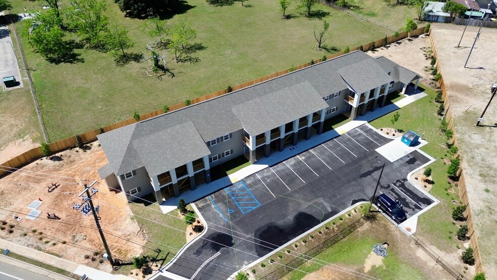 More Photos Of 1604 Lankford Dr, Valdosta Apartments For Sale