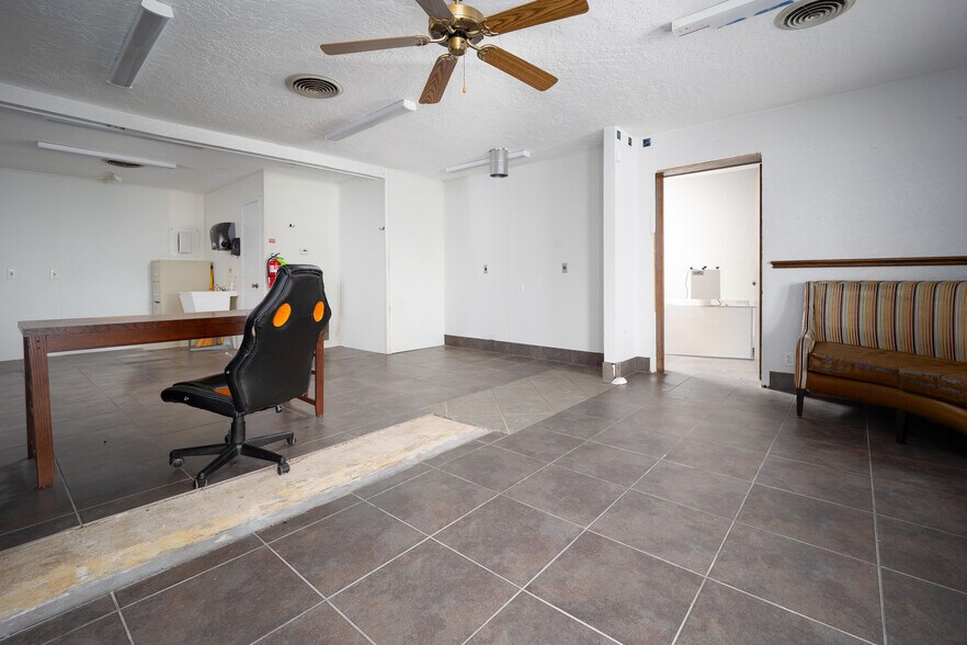 More Photos Of 1108 N Washington St, Weatherford Medical For Sale