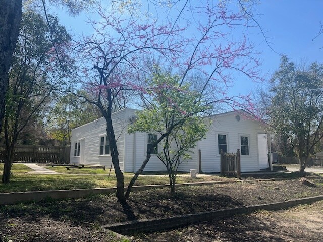 More Photos Of 1005 W Market St, Greensboro Office For Lease