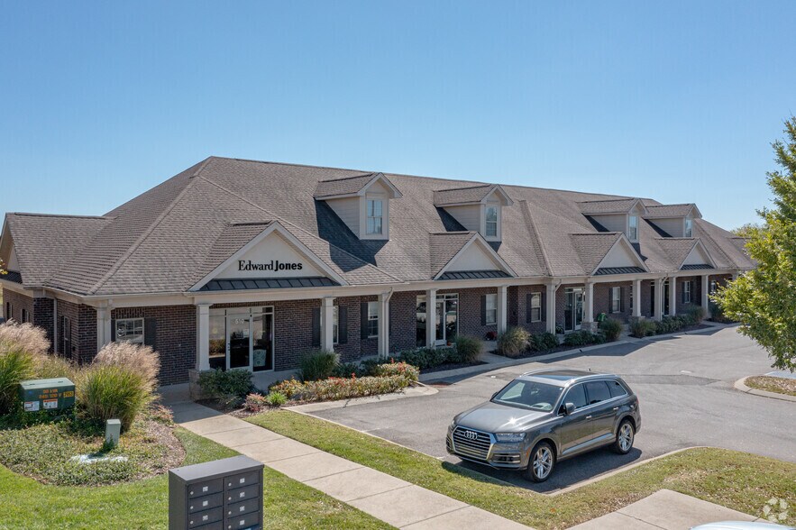 Primary Photo Of 1526 Hunt Club Blvd, Gallatin Office For Lease
