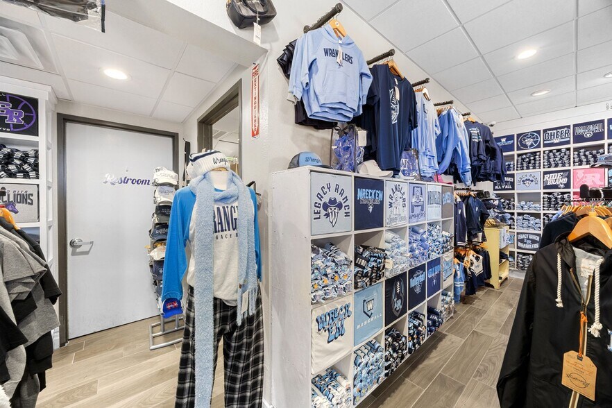 More Photos Of 14262 W State Highway 29, Liberty Hill General Retail For Sale