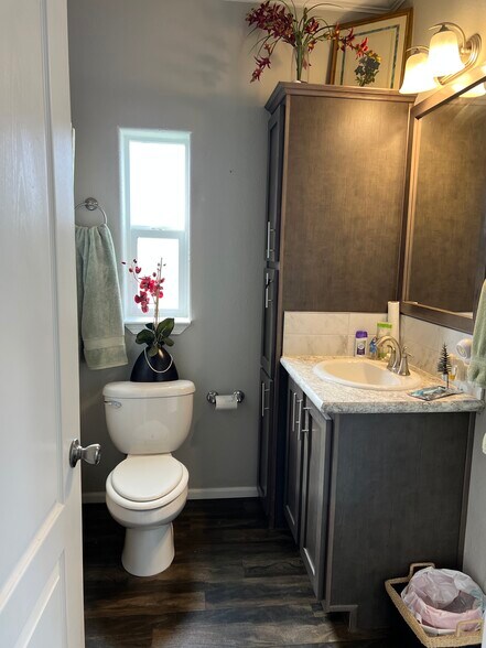 More Photos Of 1311 Bay Ave, Ocean Park General Retail For Sale