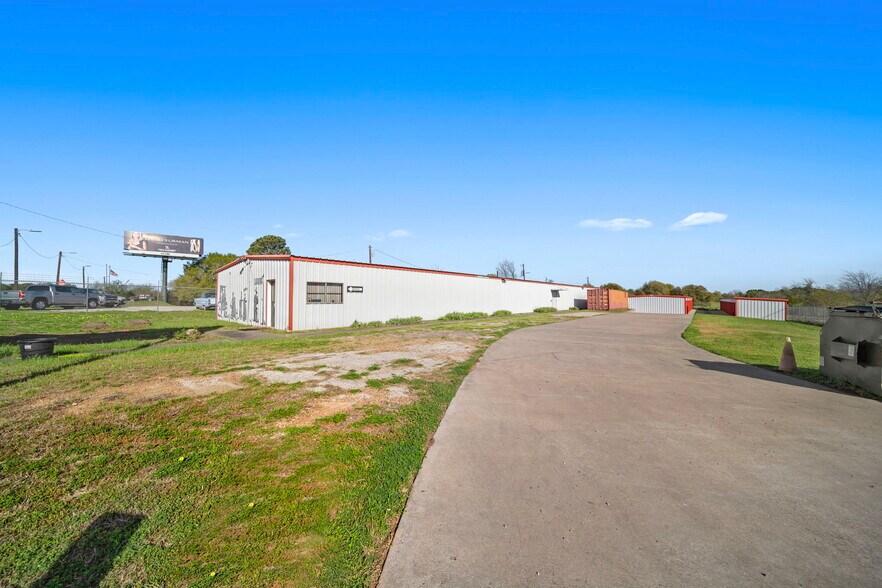 More Photos Of 8775 Highway 290 E, Chappell Hill Self Storage For Sale