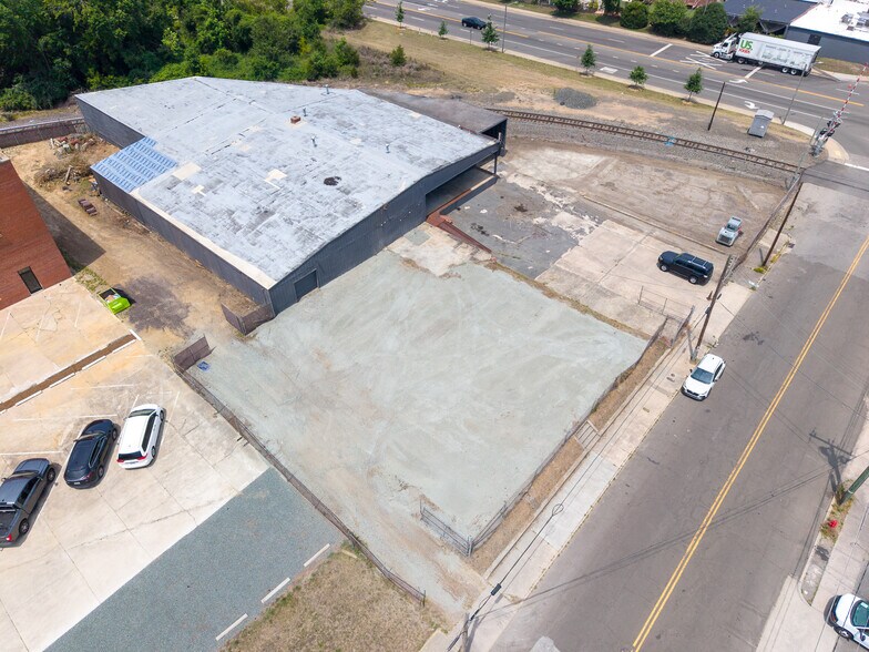 More Photos Of 806 Ramseur St, Durham Warehouse For Sale