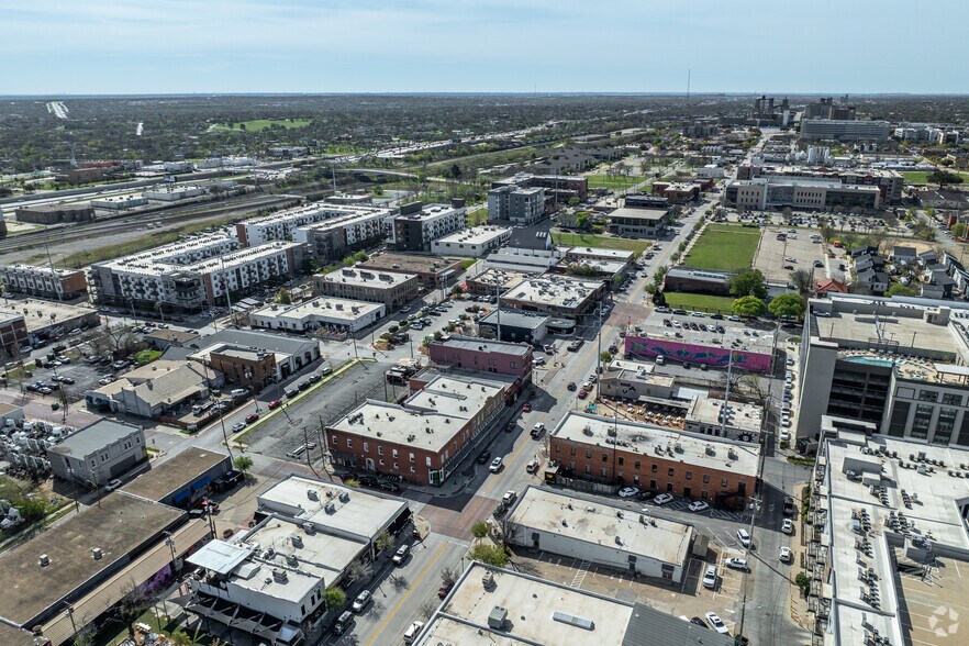 More Photos Of 215-219 S Main St, Fort Worth Storefront Retail Office For Lease