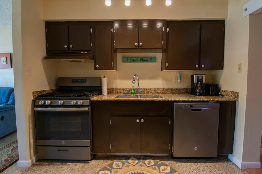 More Photos Of 2426 NE Letitia St, Jensen Beach Storefront Retail Residential For Sale