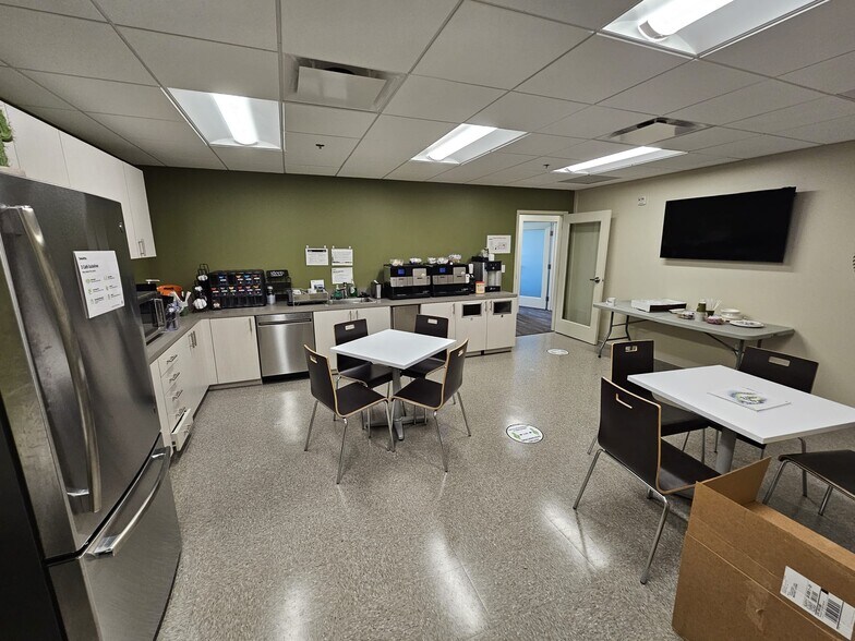 More Photos Of 70 Garden Ct, Monterey Medical For Lease