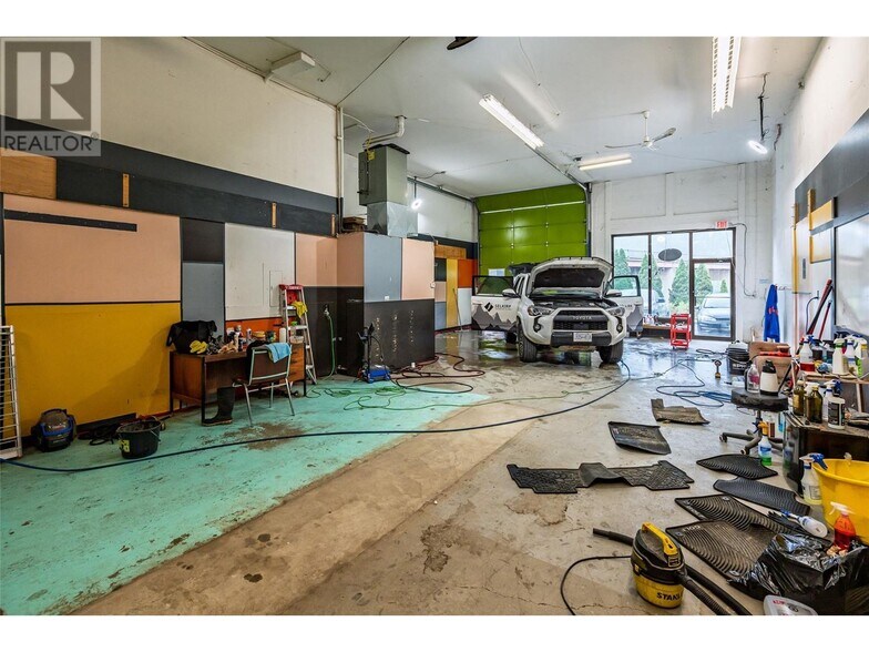 More Photos Of 920 Nelson Av, Nelson Warehouse For Sale