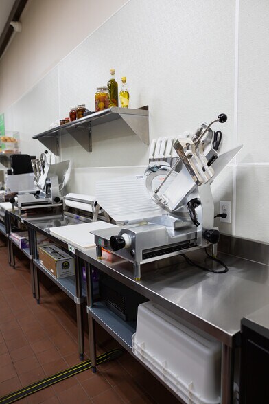 More Photos Of 10124-10138 Topanga Canyon Blvd, Chatsworth General Retail For Sale