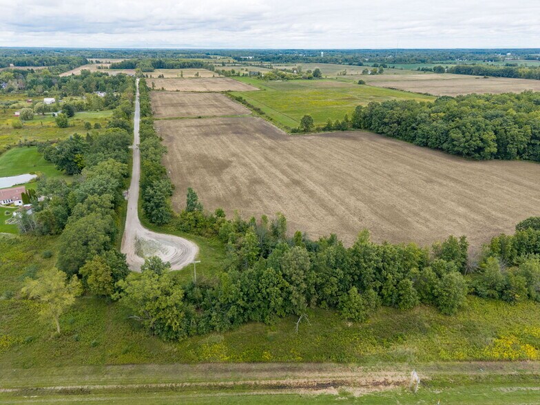 More Photos Of 4225 East St, Akron Office For Sale