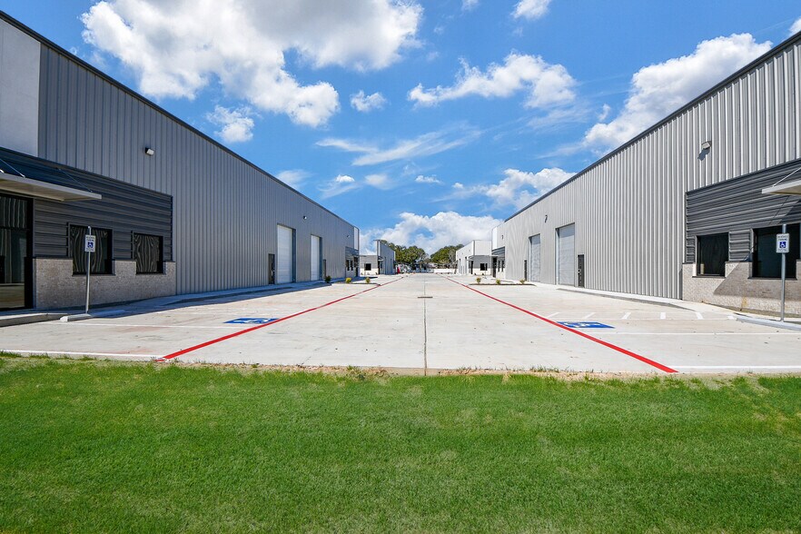 More Photos Of 5713 13th St, Katy Unknown For Lease