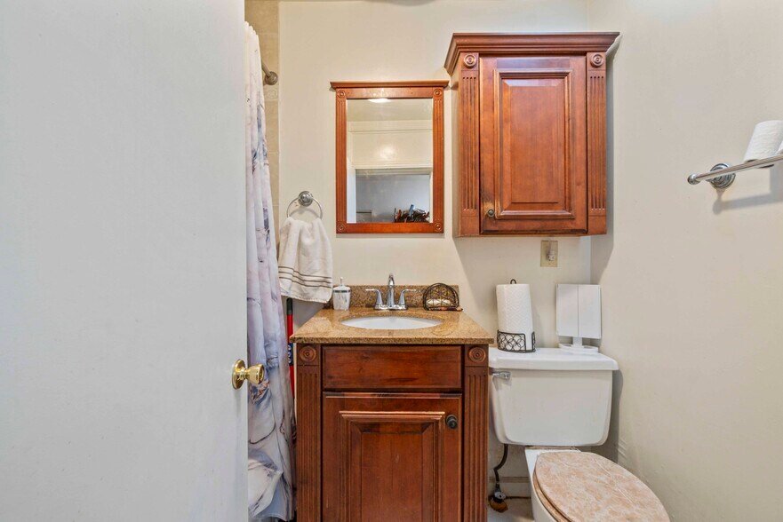 More Photos Of 5009 Roland Ave, Baltimore Multifamily For Sale