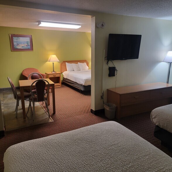 More Photos Of 3040 5th Ave S, Fort Dodge Hotel For Sale