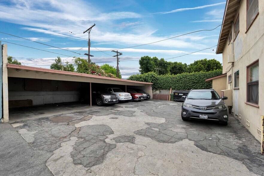 More Photos Of 7224 Hazeltine Ave, Van Nuys Apartments For Sale