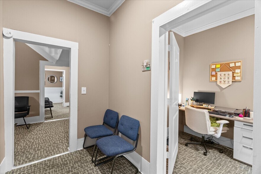 More Photos Of 306 N Thornton Ave, Dalton Office For Sale