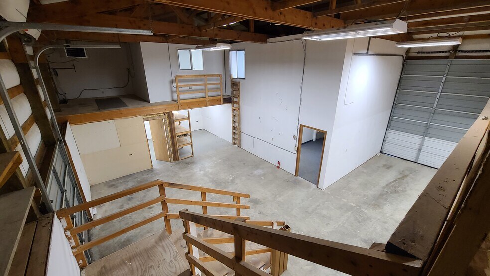 More Photos Of 11781 Watertank Rd, Burlington Manufacturing For Lease