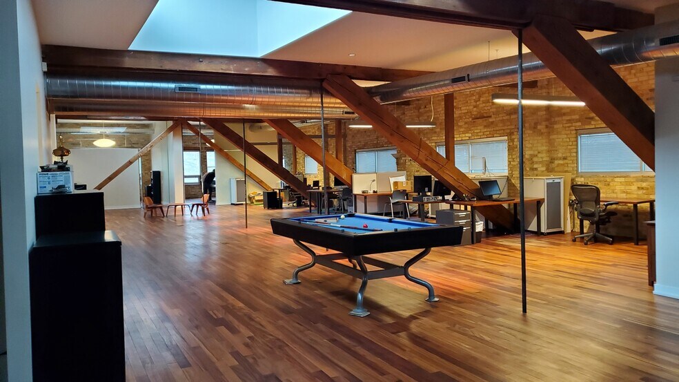 More Photos Of 831 Chicago Ave, Evanston Storefront Retail Office For Sale