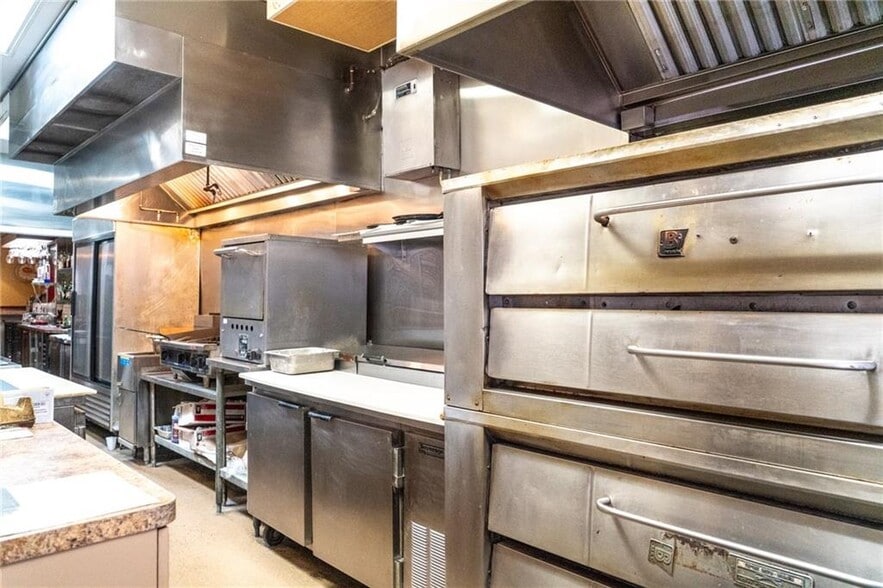 More Photos Of 10 Market St, Pittsburgh Restaurant For Sale