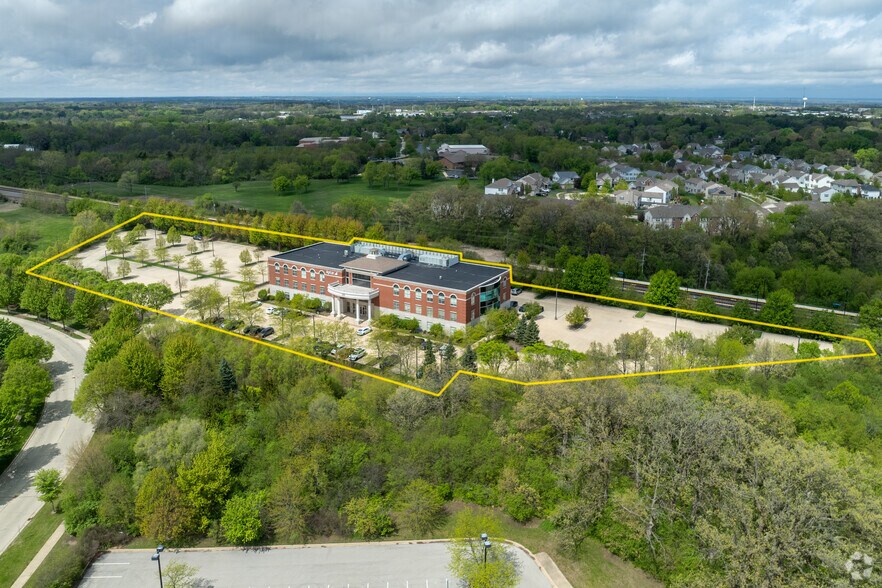 More Photos Of 265 Exchange Dr, Crystal Lake Office For Sale