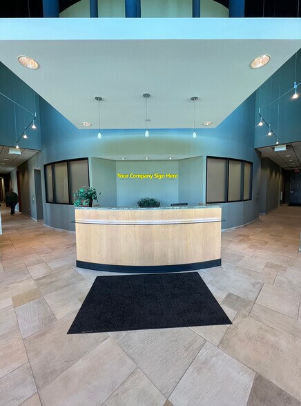 More Photos Of 933 Tower Rd, Mundelein Warehouse For Lease