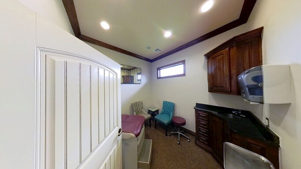 More Photos Of 1001 Hospital Cir, Kingfisher Medical For Sale