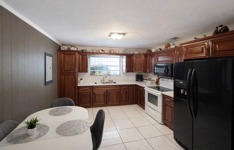 More Photos Of 77 Northwest Blvd, Miami Apartments For Sale