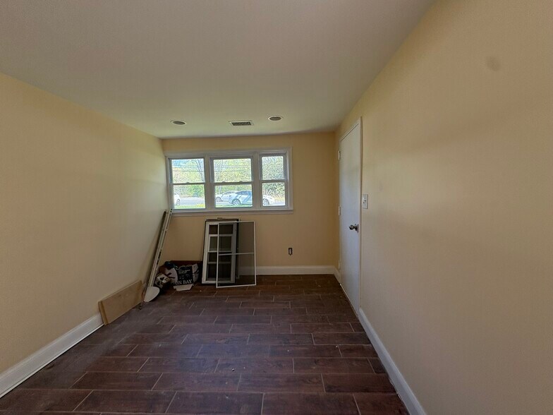 More Photos Of 7205 Livingston Rd, Oxon Hill Office Residential For Sale