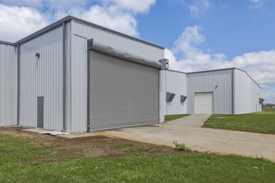 More Photos Of 300 E 39th St, Hastings Distribution For Sale