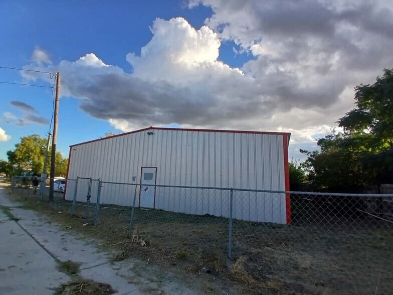 More Photos Of 8753 N State Highway 16, Poteet Warehouse For Sale