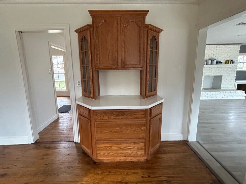 More Photos Of 404 N Henderson Blvd, Kilgore Office For Lease