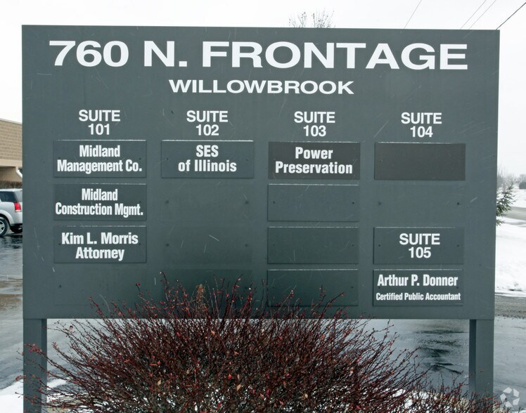 More Photos Of 760 N Frontage Rd, Willowbrook Warehouse For Lease