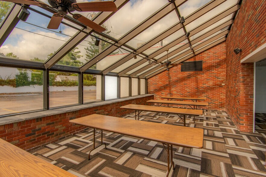 More Photos Of 542-546 S Telegraph Rd, Monroe Restaurant For Sale