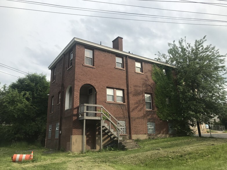 More Photos Of 815 McClure St, Munhall Apartments For Sale