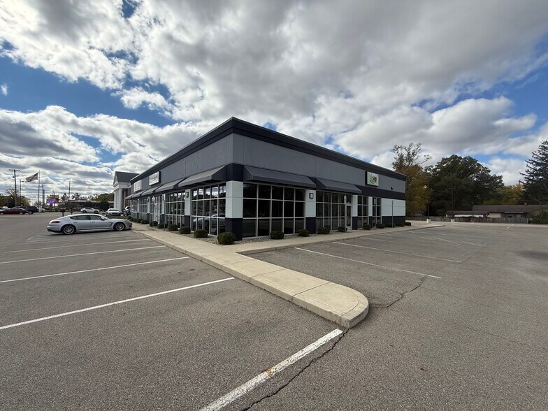 More Photos Of 3705-3719 S Scatterfield Rd, Anderson Storefront For Lease