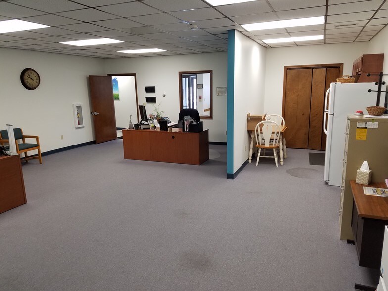 More Photos Of 219 E Schwartz St, Salem Office For Lease