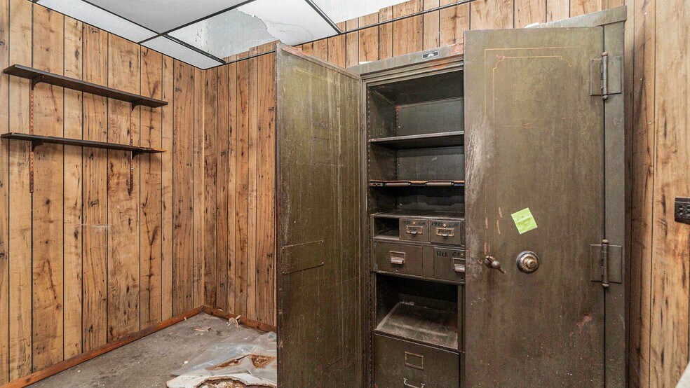 More Photos Of 3307 Davenport Ave, Saginaw Auto Repair For Sale