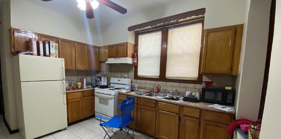 More Photos Of 4209 W Cermak Rd, Chicago Apartments For Sale