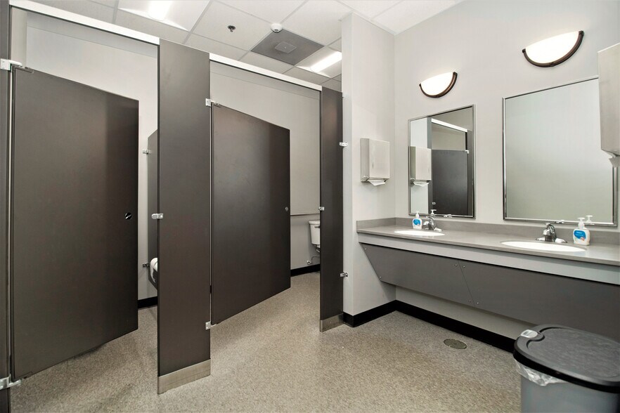 More Photos Of 375 E North St, Chelsea General Retail For Sale